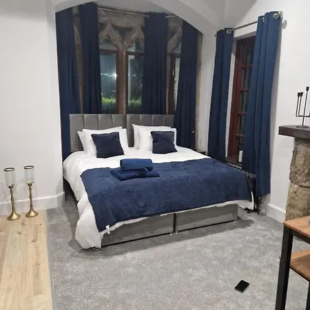 The Old Vicarage - Secure Parking, Fast Wifi, Garden *