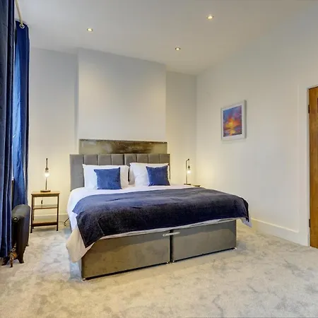 The Old Vicarage - Secure Parking, Fast Wifi, Garden *