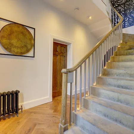 The Old Vicarage - Secure Parking, Fast Wifi, Garden *