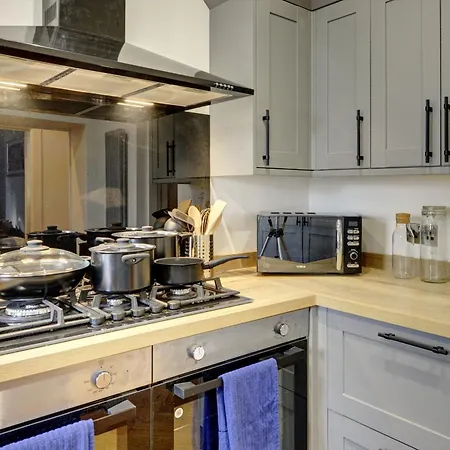 The Old Vicarage - Secure Parking, Fast Wifi, Garden *