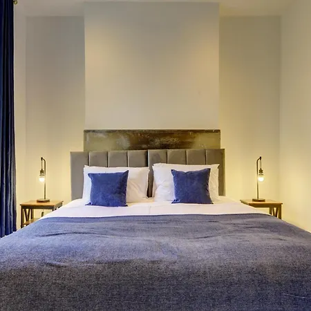 The Old Vicarage - Secure Parking, Fast Wifi, Garden *