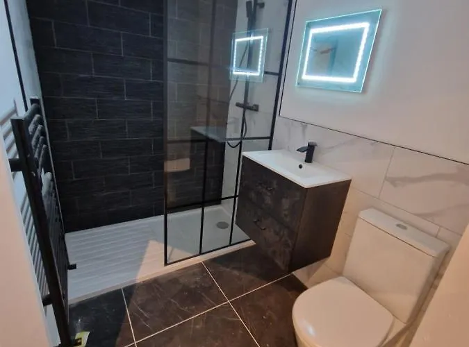 The Old Vicarage - Secure Parking, Fast Wifi, Garden Villa Leeds (West Yorkshire)