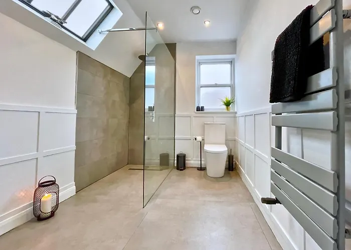 Villa The Old Vicarage - Secure Parking, Fast Wifi, Garden