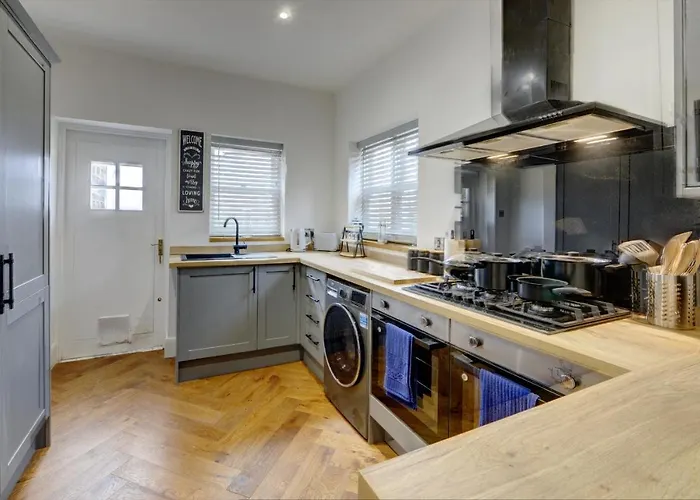 The Old Vicarage - Secure Parking, Fast Wifi, Garden * Leeds (West Yorkshire)