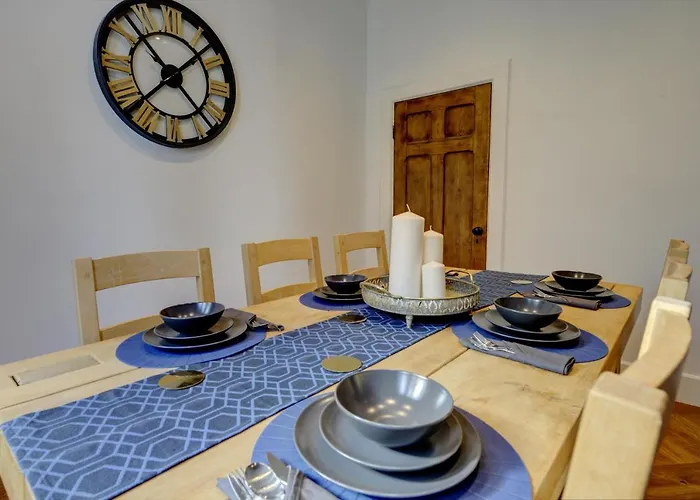Villa The Old Vicarage - Secure Parking, Fast Wifi, Garden
