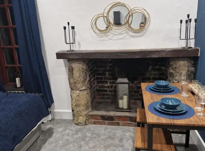 The Old Vicarage - Secure Parking, Fast Wifi, Garden Villa *