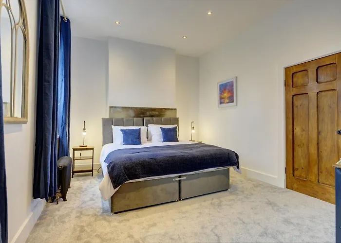 The Old Vicarage - Secure Parking, Fast Wifi, Garden *