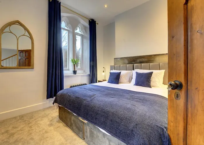 The Old Vicarage - Secure Parking, Fast Wifi, Garden Villa Leeds (West Yorkshire)