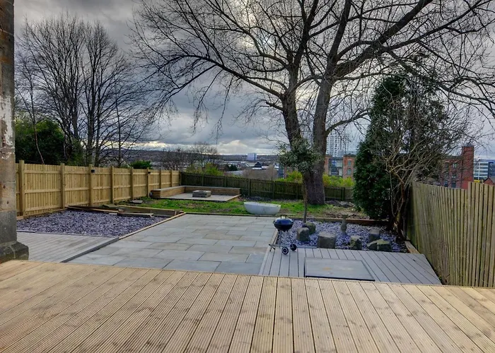 The Old Vicarage - Secure Parking, Fast Wifi, Garden Villa Leeds (West Yorkshire)