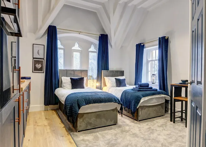 Villa The Old Vicarage - Secure Parking, Fast Wifi, Garden