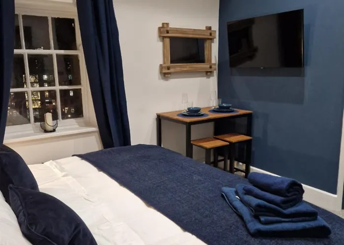 The Old Vicarage - Secure Parking, Fast Wifi, Garden