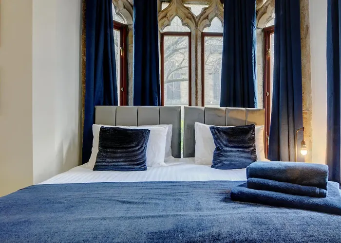 The Old Vicarage - Secure Parking, Fast Wifi, Garden Villa *