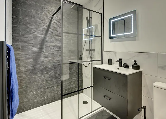 Villa The Old Vicarage - Secure Parking, Fast Wifi, Garden