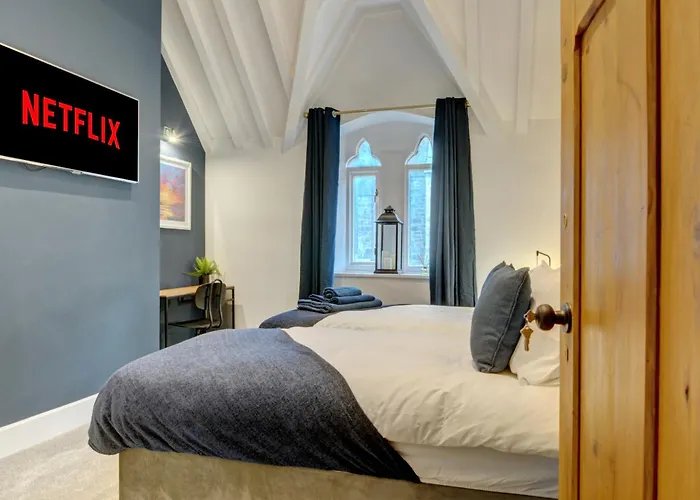 The Old Vicarage - Secure Parking, Fast Wifi, Garden Villa