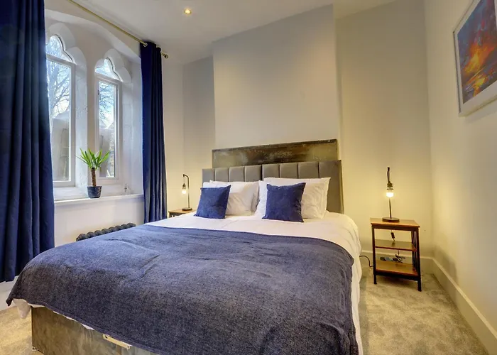 The Old Vicarage - Secure Parking, Fast Wifi, Garden Villa Leeds (West Yorkshire)