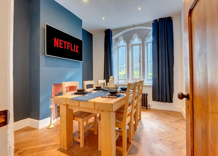 Villa The Old Vicarage - Secure Parking, Fast Wifi, Garden