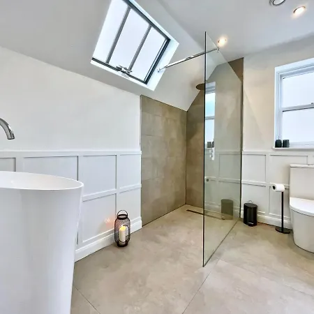 The Old Vicarage - Secure Parking, Fast Wifi, Garden