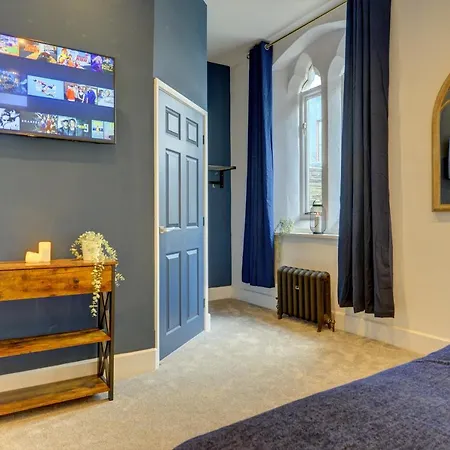 The Old Vicarage - Secure Parking, Fast Wifi, Garden ليدز