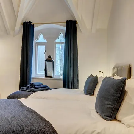 The Old Vicarage - Secure Parking, Fast Wifi, Garden *