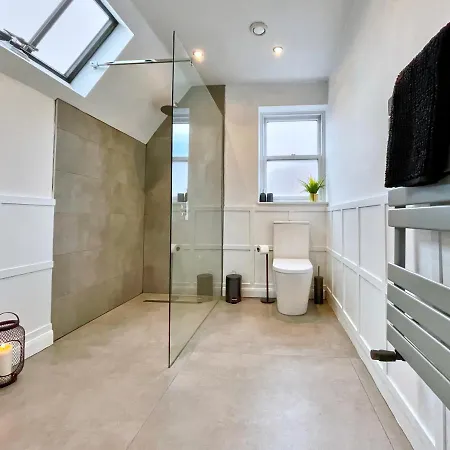 Villa The Old Vicarage - Secure Parking, Fast Wifi, Garden
