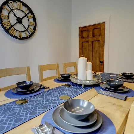 Villa The Old Vicarage - Secure Parking, Fast Wifi, Garden
