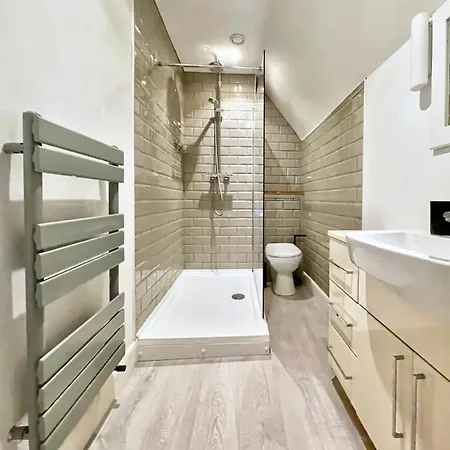 The Old Vicarage - Secure Parking, Fast Wifi, Garden Villa