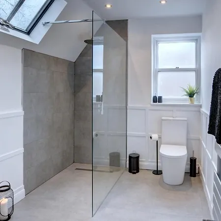 The Old Vicarage - Secure Parking, Fast Wifi, Garden Leeds (West Yorkshire)
