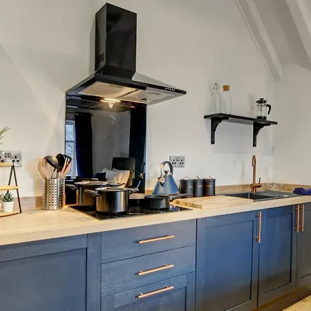 The Old Vicarage - Secure Parking, Fast Wifi, Garden ليدز