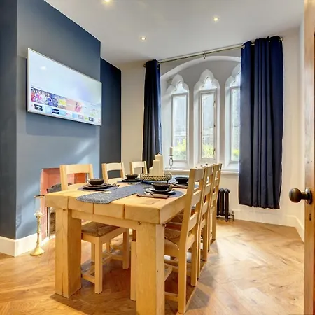 The Old Vicarage - Secure Parking, Fast Wifi, Garden *