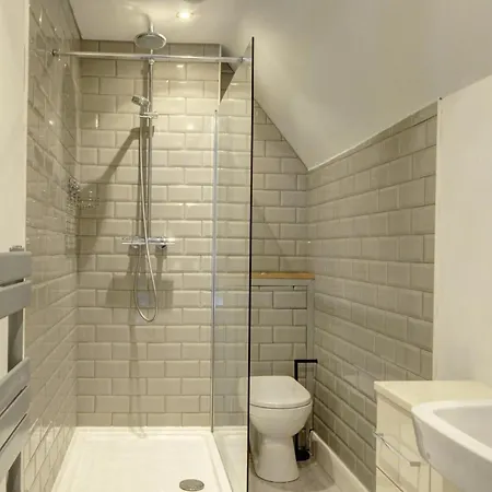 The Old Vicarage - Secure Parking, Fast Wifi, Garden * Leeds (West Yorkshire)
