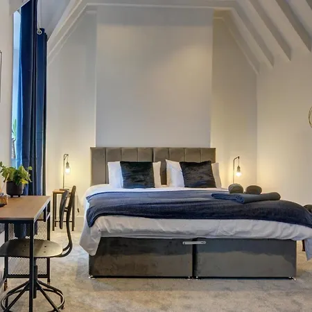 The Old Vicarage - Secure Parking, Fast Wifi, Garden فيلة