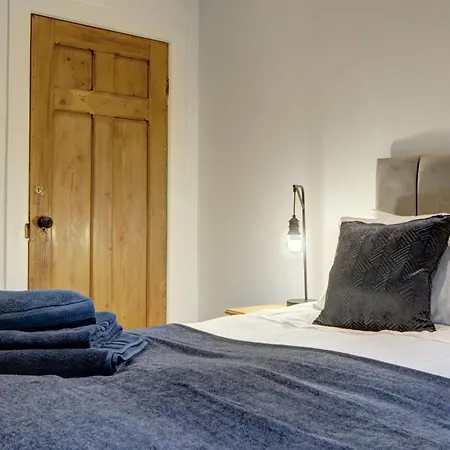 The Old Vicarage - Secure Parking, Fast Wifi, Garden *