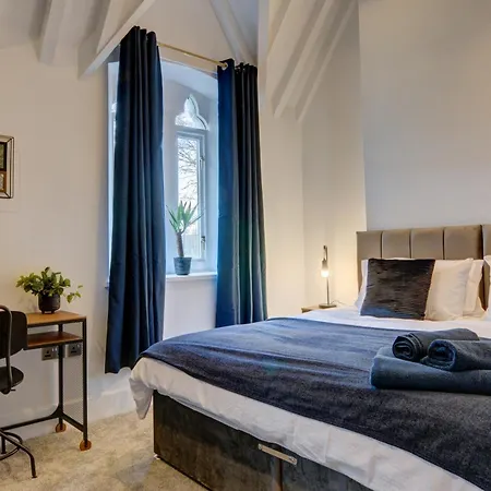 The Old Vicarage - Secure Parking, Fast Wifi, Garden ليدز