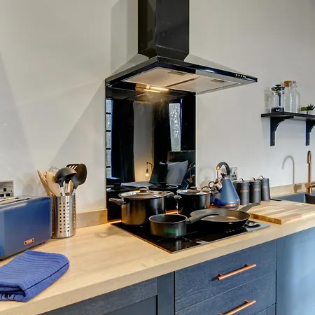 The Old Vicarage - Secure Parking, Fast Wifi, Garden