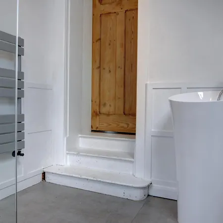 The Old Vicarage - Secure Parking, Fast Wifi, Garden * ليدز