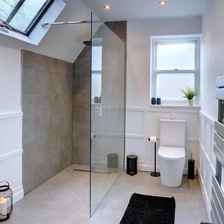 The Old Vicarage - Secure Parking, Fast Wifi, Garden *