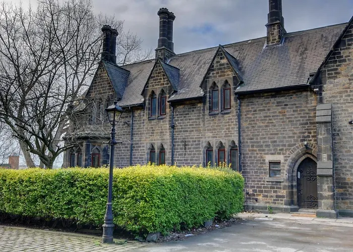 The Old Vicarage - Secure Parking, Fast Wifi, Garden * リーズ