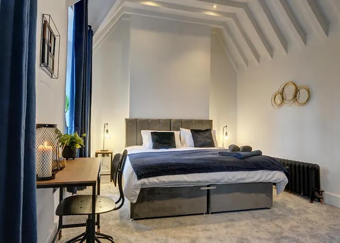 The Old Vicarage - Secure Parking, Fast Wifi, Garden