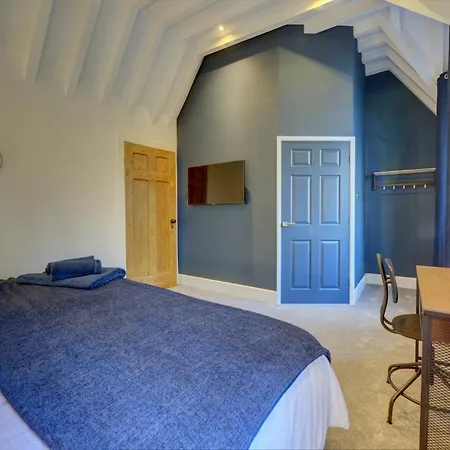 The Old Vicarage - Secure Parking, Fast Wifi, Garden * Leeds (West Yorkshire)