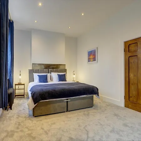 Villa The Old Vicarage - Secure Parking, Fast Wifi, Garden Leeds (West Yorkshire)