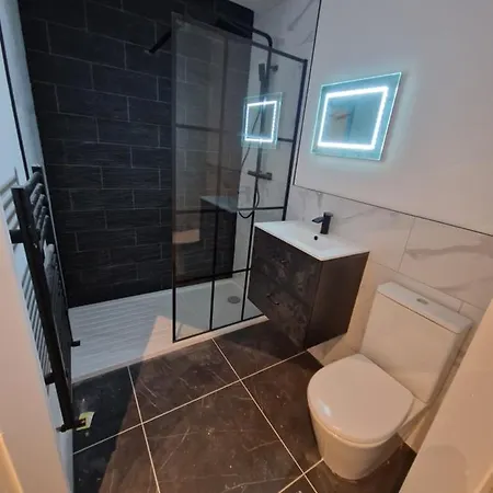 The Old Vicarage - Secure Parking, Fast Wifi, Garden ヴィラ リーズ