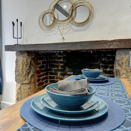 The Old Vicarage - Secure Parking, Fast Wifi, Garden Villa Leeds (West Yorkshire)