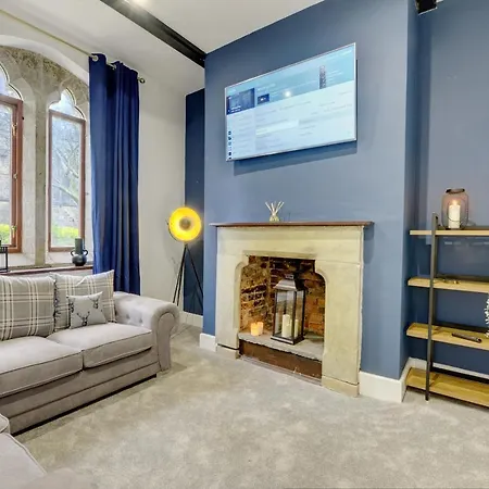 Villa The Old Vicarage - Secure Parking, Fast Wifi, Garden