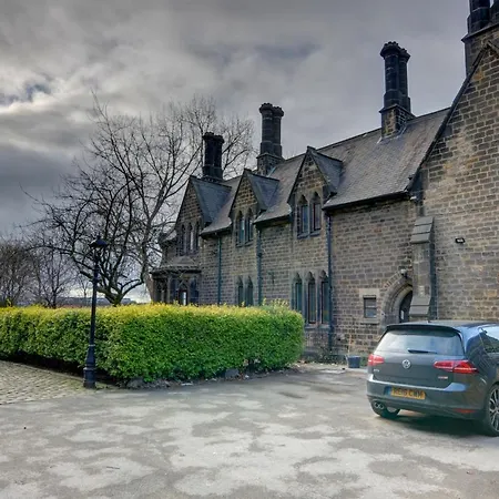 The Old Vicarage - Secure Parking, Fast Wifi, Garden Villa *