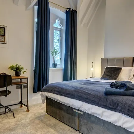 The Old Vicarage - Secure Parking, Fast Wifi, Garden * リーズ