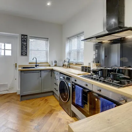 The Old Vicarage - Secure Parking, Fast Wifi, Garden * Leeds (West Yorkshire)