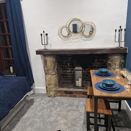 The Old Vicarage - Secure Parking, Fast Wifi, Garden Villa *
