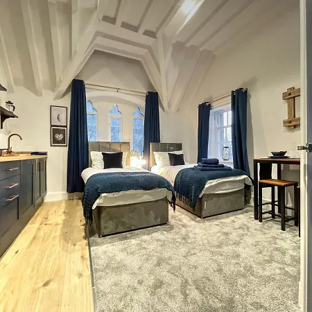 The Old Vicarage - Secure Parking, Fast Wifi, Garden