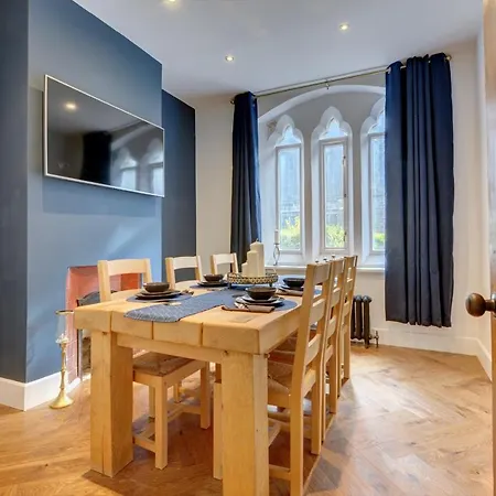 Villa The Old Vicarage - Secure Parking, Fast Wifi, Garden Leeds (West Yorkshire)