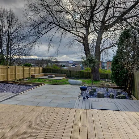 The Old Vicarage - Secure Parking, Fast Wifi, Garden Villa Leeds (West Yorkshire)
